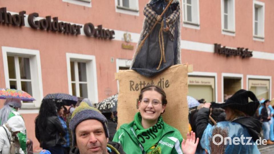Nicht nur die Bienen sollen gerettet werden, sondern auch die Hexen - mit diesem Hexentrettungsmobil. Bild: bö