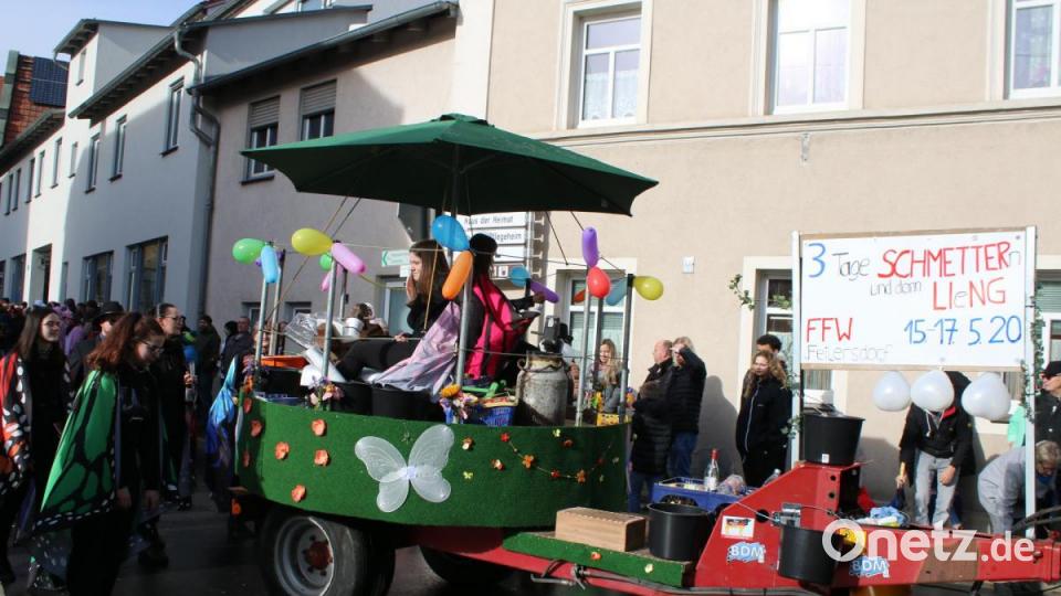 Die Feuerwehr Feilersdorf hatte gleich ein ganzes Karussell auf dem Wagen. Bild: sne