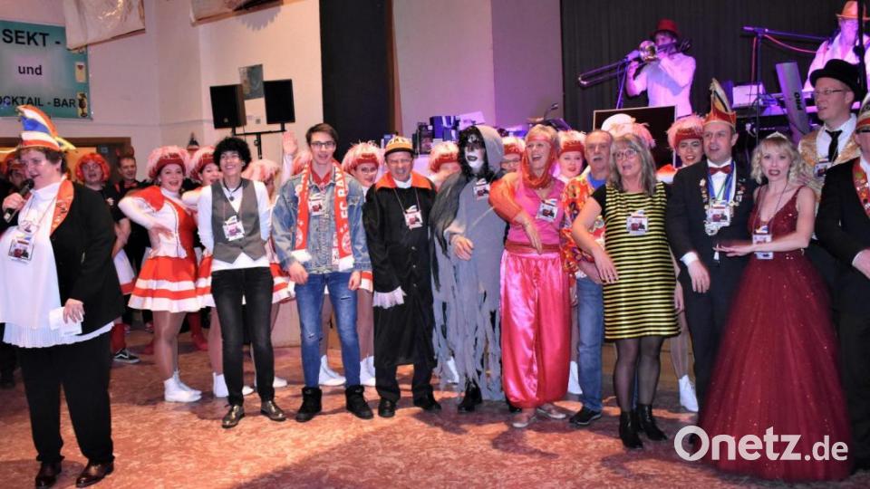 Gute Stimmung und ausgelassener Tanz stehen beim Kolpingsball im Grafenwöhrer Jugendheim auf dem Programm. Bild: rgr