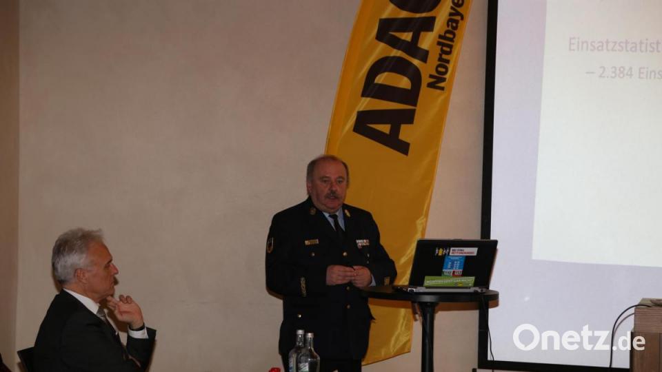 Kreisbrandrat Andreas Wührl erläuterte den Teilnehmern der Tagung die Aufgaben der Feuerwehren bei Verkehrsunfällen. Bild: Roland Wellenhoefer
