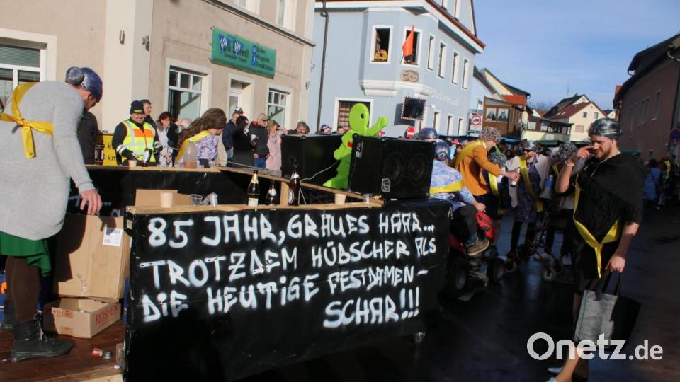 Zum Festjahr hatte der Burschenverein seine eigenen Festdamen aufgefahren. Bild: sne