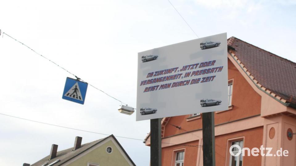 Der Faschingsverein gab das Motto vor: &quot;Die Zukunft, jetzt oder Vergangenheit, in Pressath reist man durch die Zeit.&quot; Bild: sne