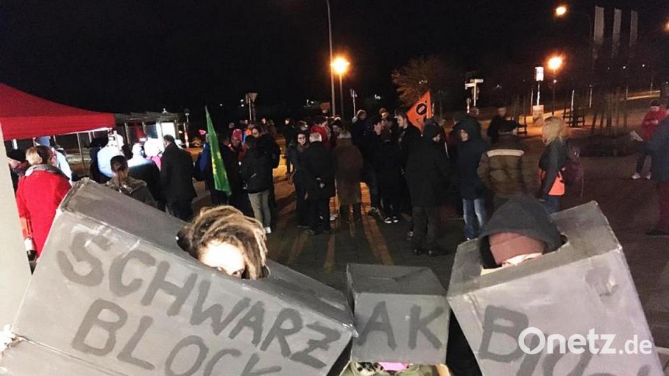 Verkleidet als der Schwarze Block Bild: Beate Luber