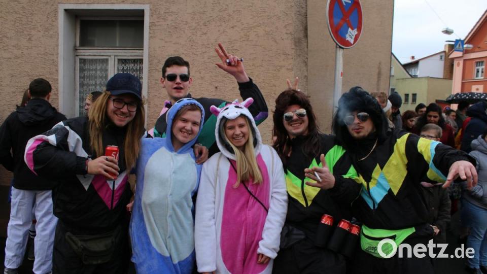 Viele Besucher hatten sich in bunte Kostüme geschmissen. Bild: sne