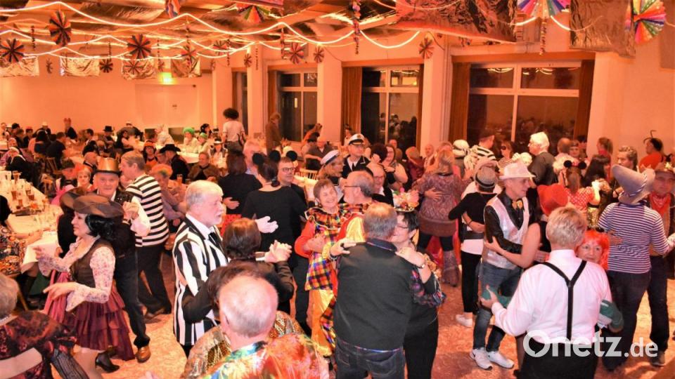 Stimmung und Tanz beim Kolpingsball im Jugendheim Grafenwöhr Bild: rgr