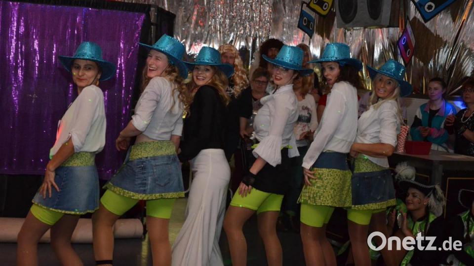 Eine heiße Showeinlage legten die „Senioritas“ zu einem Madonna Medley auf das Tanzpakett. Bild: Paula Gäbelein