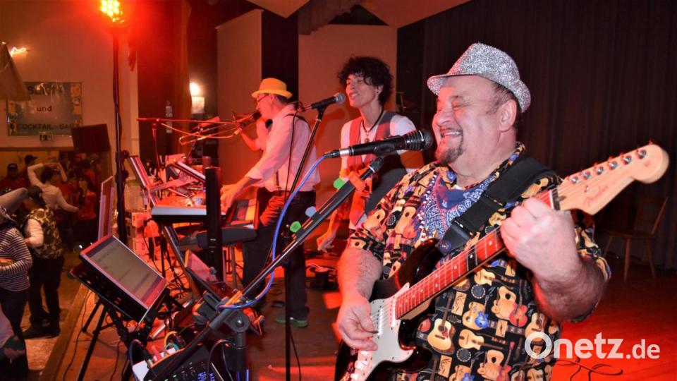 Stimmung und Tanz beim Kolpingsball im Jugendheim Grafenwöhr Bild: rgr