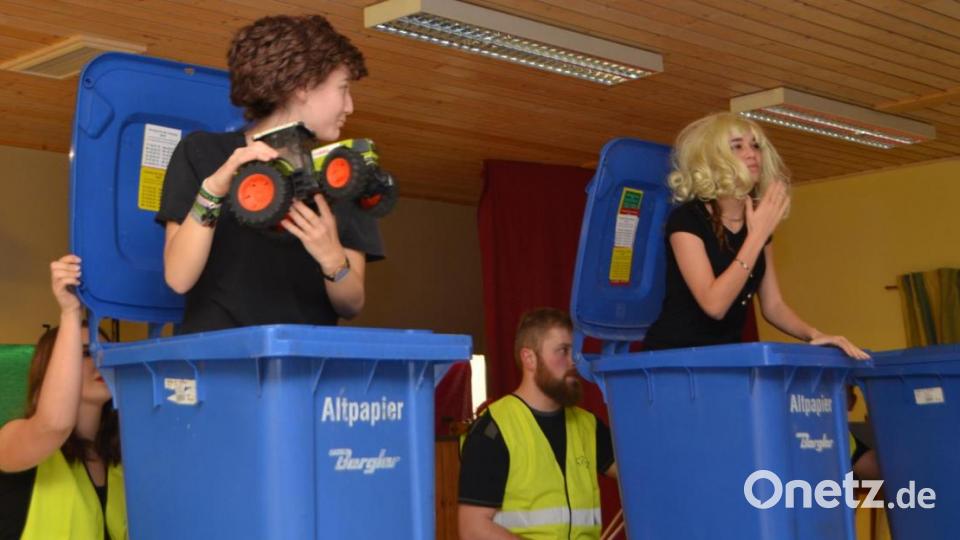 Beim Schützenball in Oberlind ging beim Faschingsball die Post ab. Flotte Sause durch die Nacht. Bild: dob