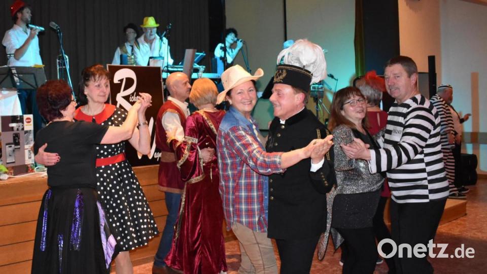 Stimmung und Tanz beim Kolpingsball im Jugendheim Grafenwöhr Bild: rgr