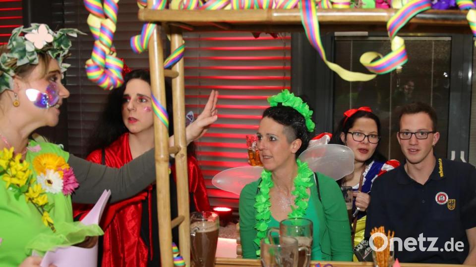 Bunt war die Kostümierung der Gäste. Bild: JOCHEN NEUMANN 
ERBENDORF