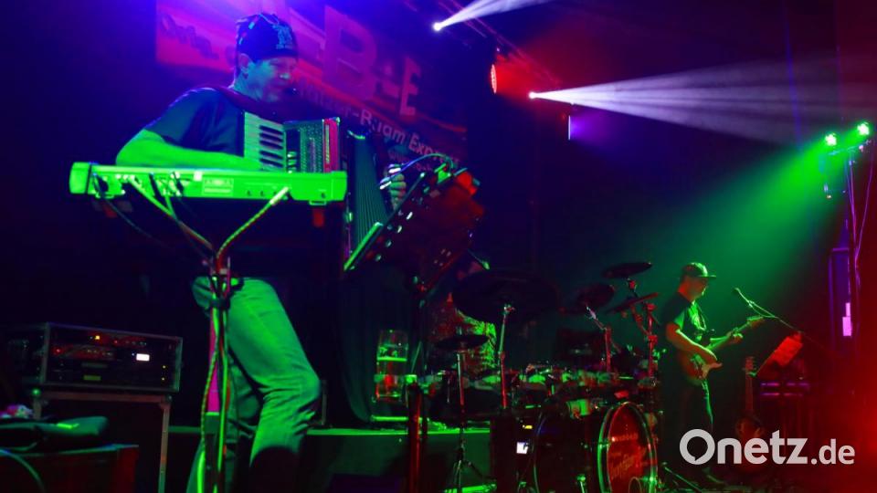 Für die richtige Stimmung sorgte der Oberpfälzer Buam - Express. Bild: JOCHEN NEUMANN 
ERBENDORF