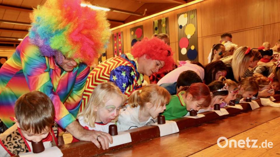 Spannung und süßer Genuss garantiert das Schokokusswettessen allemal. Bild: ads