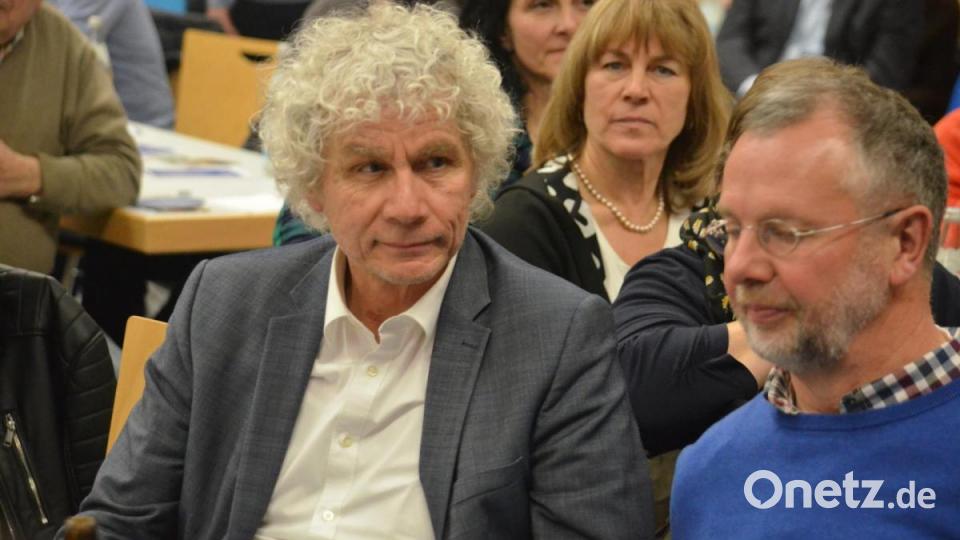 Auch Landrat Wolfgang Lippert ist im Publikum. Ganz entspannt verfolgt er die Diskussion. Bild: Benkhardt