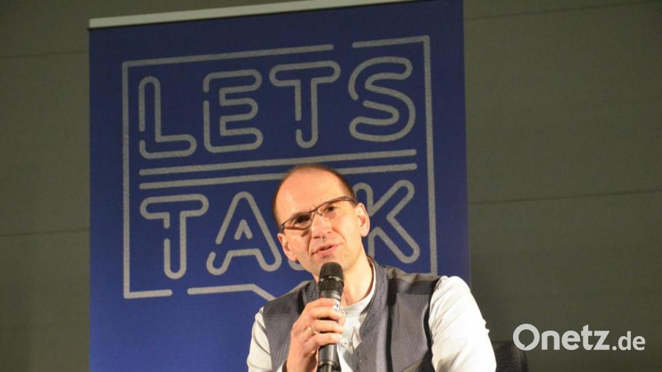 Das Motto lautet &quot;Let&#039;s Talk&quot;. Vorne FW-Kandidat Ely Eibisch. Bild: Benkhardt