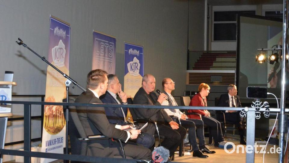 Podiumsdiskussion zur Landratswahl im Landkreis Tirschenreuth des Kreisjugendrings in Kemnath. Bild: Benkhardt