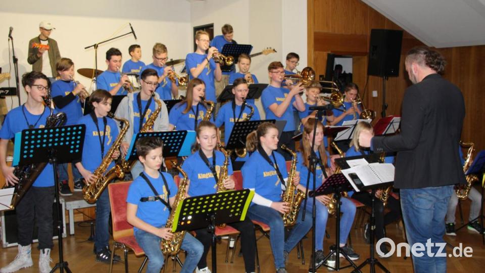 Markus König dirigiert seine "Youngsters" Bild: Schönberger, Ferdinand [fsb]