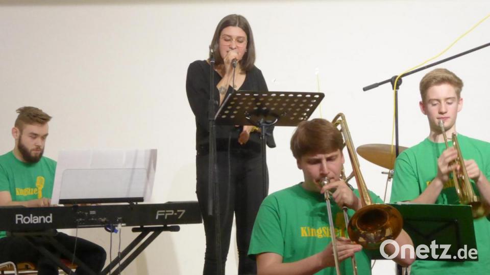 Sängerin Hannah Häupl begeistert die Zuhörer. Bild: Schönberger, Ferdinand [fsb]