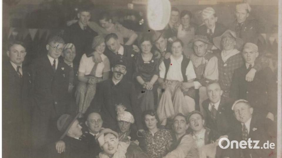 Faschingsveranstaltung 1937 im Café Schmidt. Bild: Johann Ott/exb