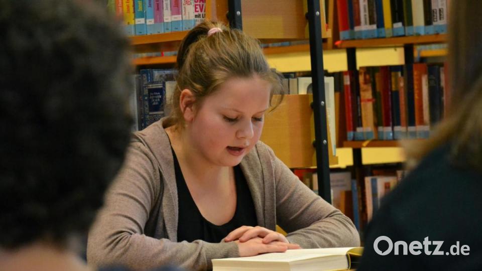 Paula Zant liest aus dem Buch &quot;Mein Lotta-Leben&quot; von Autorin Alice Pantermüller. Bild: sfo