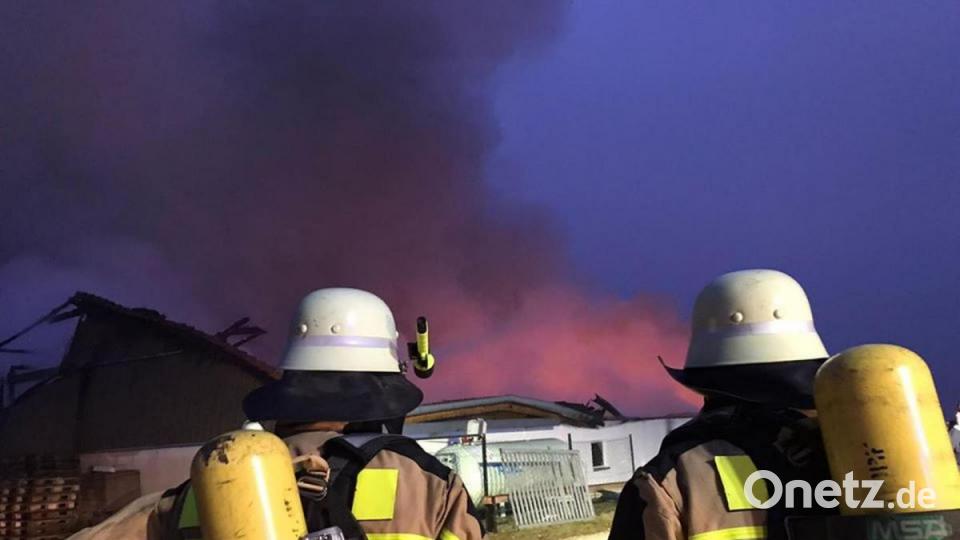 Acht Feuerwehren aus der Umgebung von Ipflheim waren im Einsatz, außerdem das Technische Hilfswerk aus Amberg, der Rettungsdienst und die Polizei. Bild: Feuerwehr Haselbach