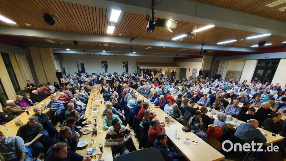 Groß war das Interesse an der Podiumsdiskussion in Schwarzenfeld. Bild: Benjamin Tietz
