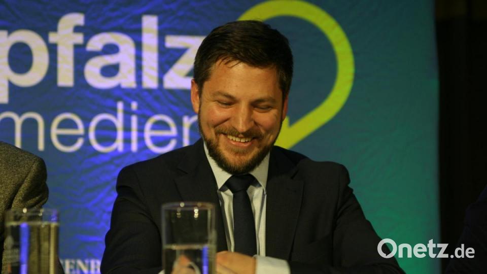 Auf großes Interesse stieß die Podiumsdiskussion in Schwarzenfeld. Bild: Benjamin Tietz