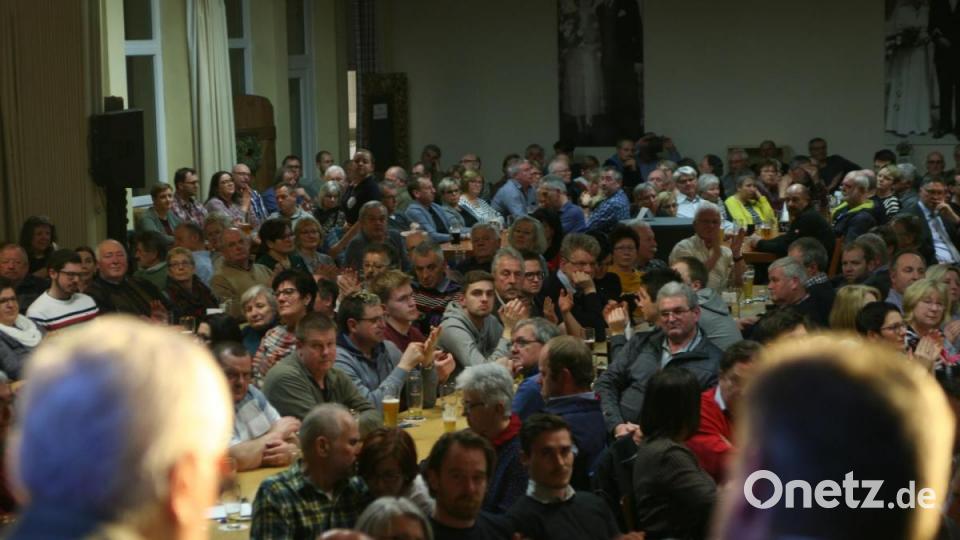 Auf großes Interesse stieß die Podiumsdiskussion in Schwarzenfeld. Bild: Benjamin Tietz