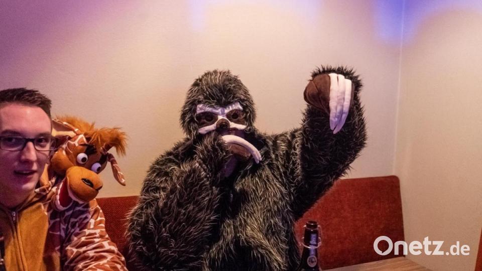 In Moosbach wurde an Weiberfasching ausgiebig gefeiert. Bild: gld