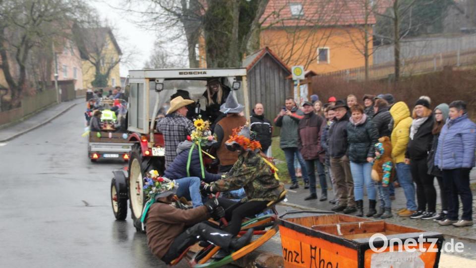 Die nächste Pause am Bushäuschen wartet. Bild: frd