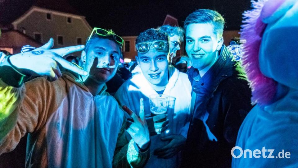 In Moosbach wurde an Weiberfasching ausgiebig gefeiert. Bild: gld