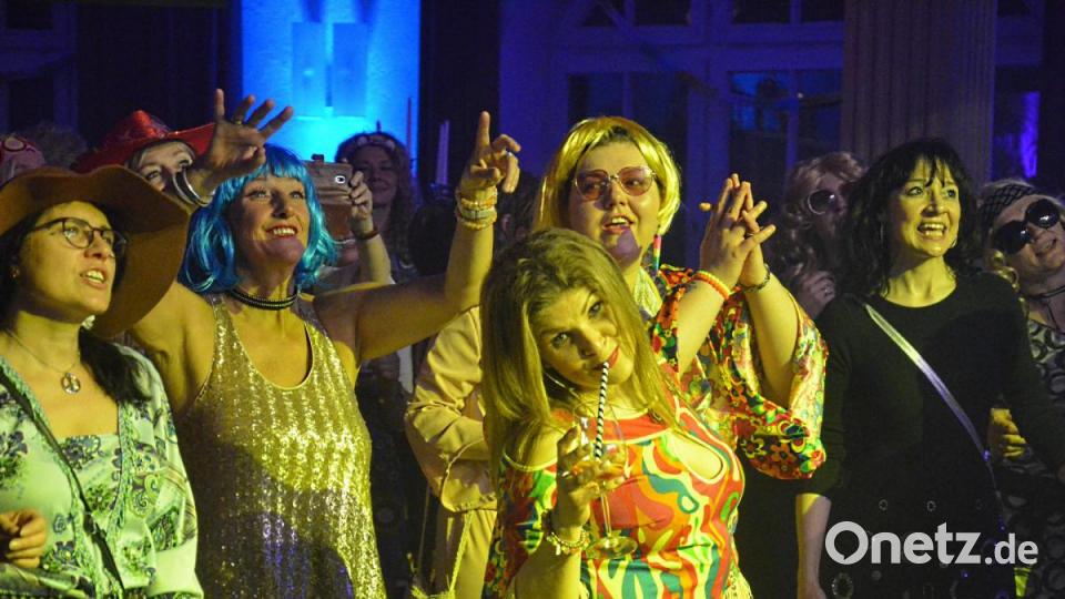 &quot;Glitter &amp; Glamour Party&quot; im Evangelischen Vereinshaus. Bild: Kunz