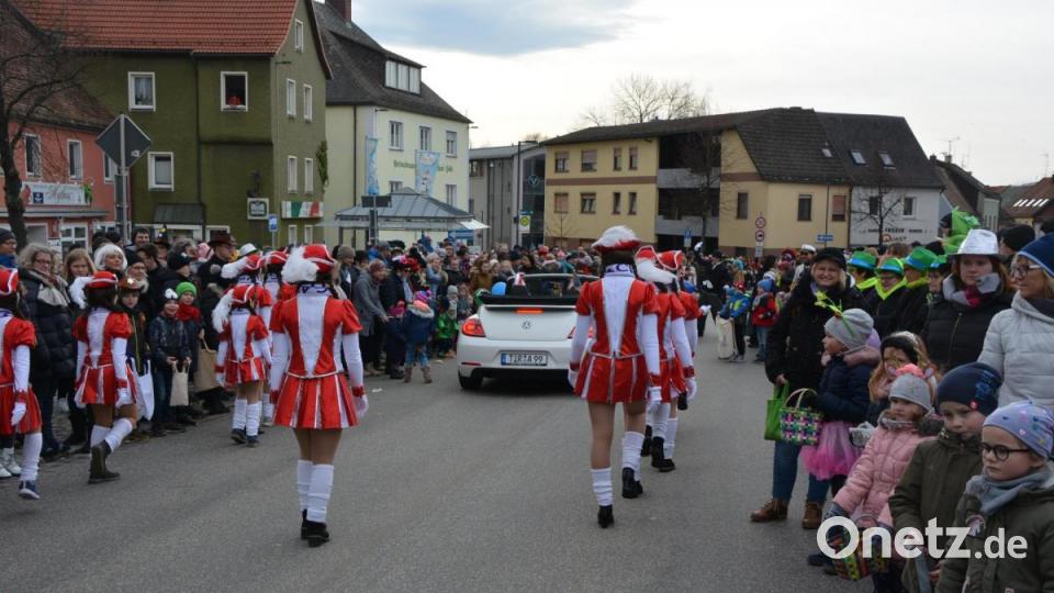 Menschenmassen säumten die Straßen. Bild: jr
