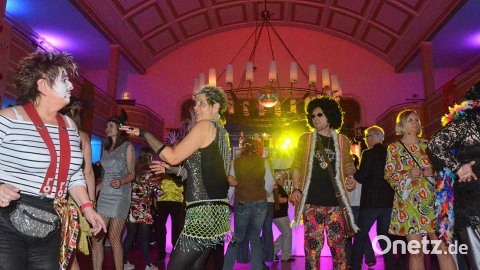 &quot;Glitter &amp; Glamour Party&quot; im Evangelischen Vereinshaus. Bild: Kunz