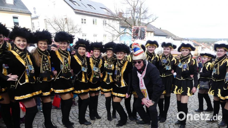 Mit Lobeshymnen am laufenden Band begegnet Gibs den Garden wie hier den Pressathern Bild: rn