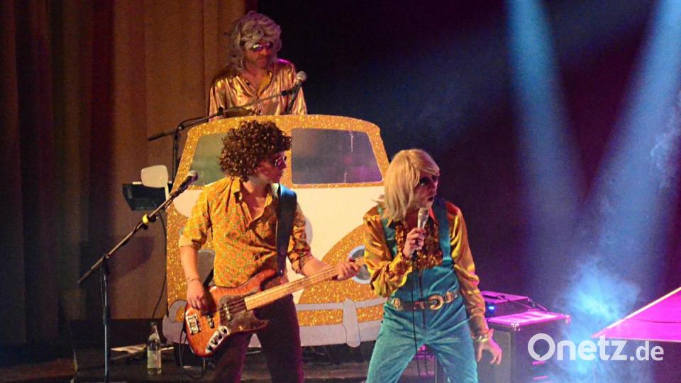 &quot;Glitter &amp; Glamour Party&quot; im Evangelischen Vereinshaus. Bild: Kunz
