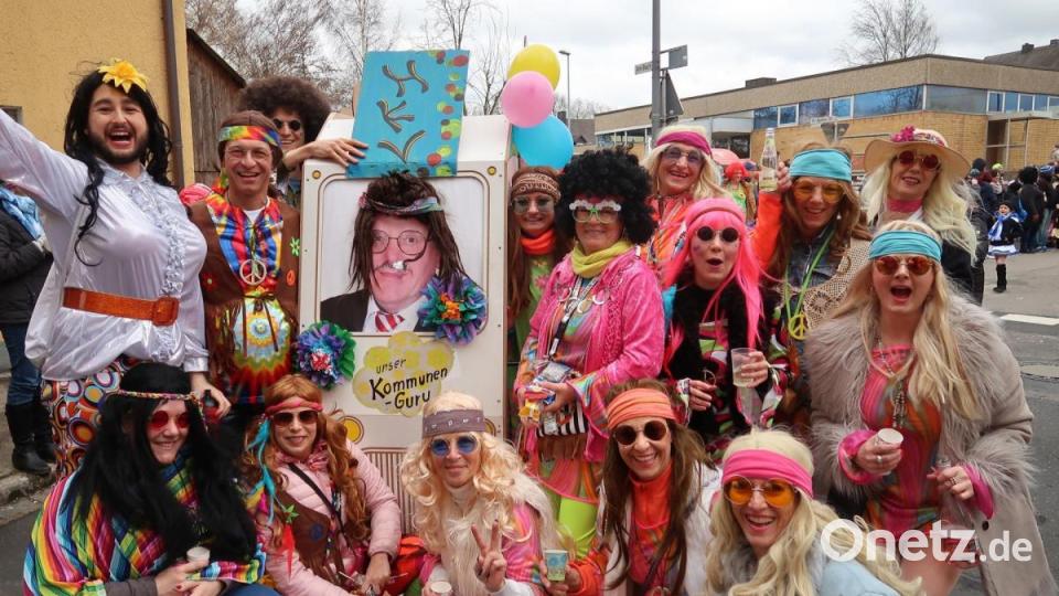 Die Hippies vom HKV mit ihrem Guru. Bild: rha