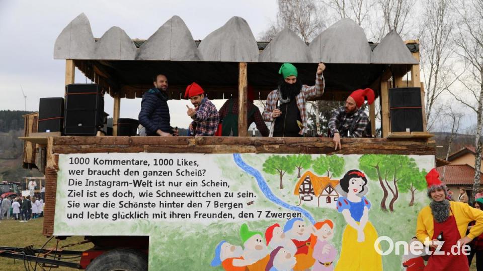Die &quot;Mouaracher Märchenstunde&quot; klärt über den Handywahn, Facbook, Twitter und Co. auf. Hoffentlich fällt die Botschaft auf fruchtbaren Boden. Bild: akp