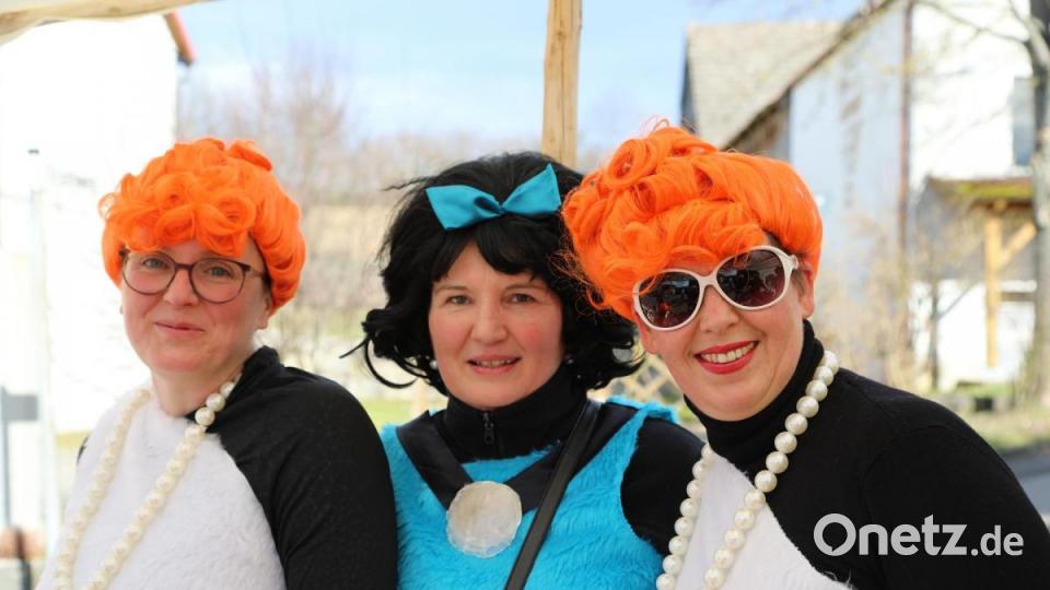 Frauenpower pur - das &quot;InSCHÖNiörinnenteam&quot; des neuen Lampenrichter Ökoautos stellte sich nach dem Pressegespräch zum Fotoshooting auf. Bild: akp