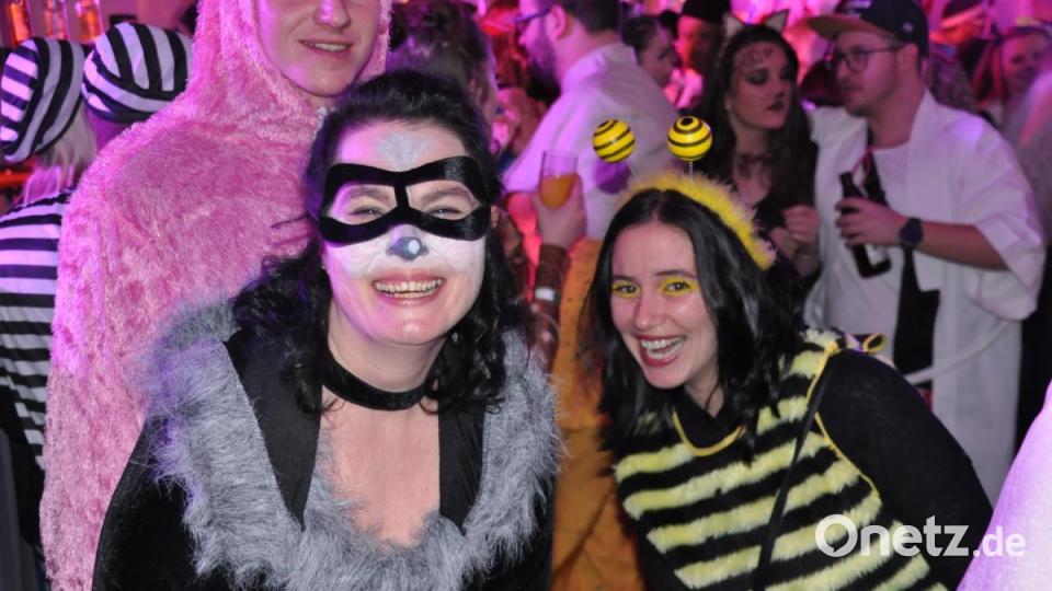 Gute Chancen auf einen Preis bei der Maskenprämierung hatten diese beiden jungen Damen. Bild: ak