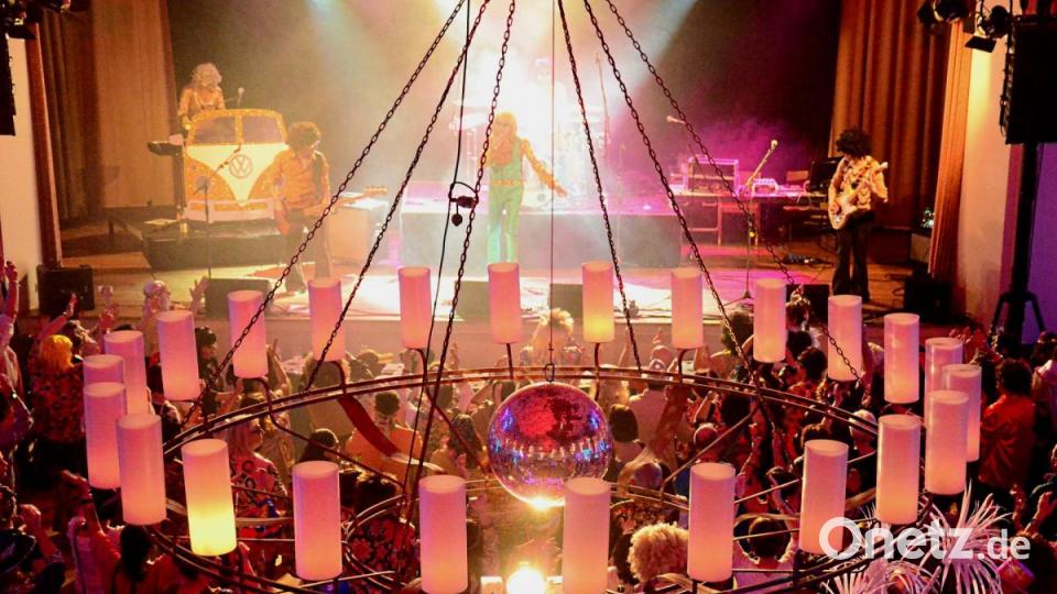 &quot;Glitter &amp; Glamour Party&quot; im Evangelischen Vereinshaus. Bild: Kunz
