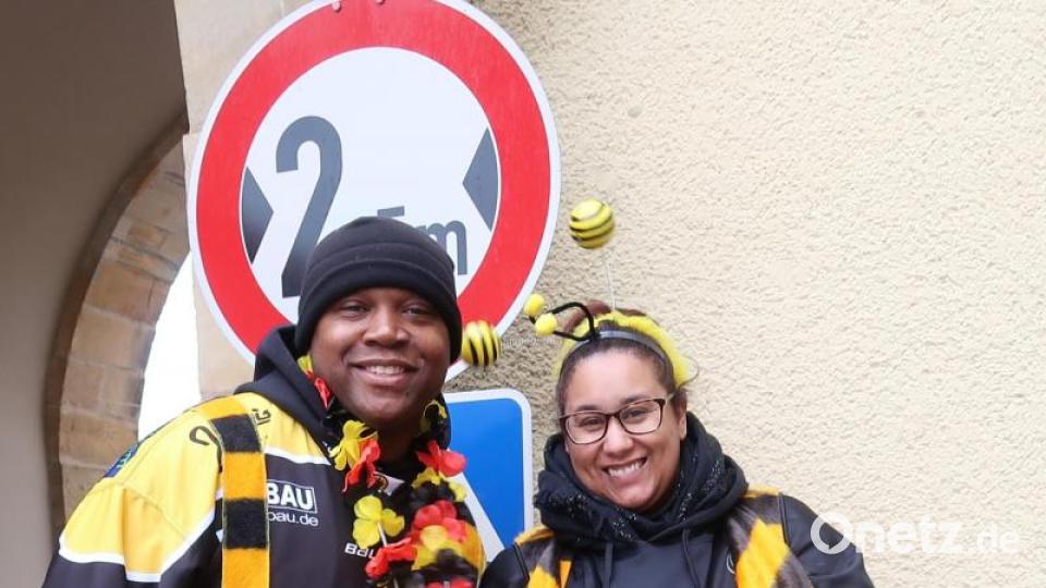 Eine Bienenfamilie am Straßenrand Bild: rha