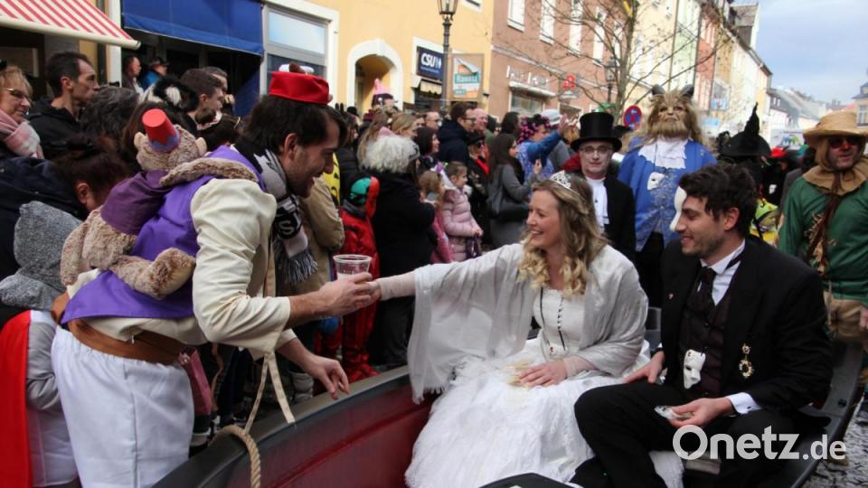Die Schöne und das Biest im Narrenzug. Bild: kro