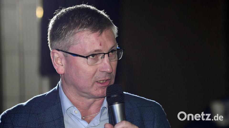 Podiumsdiskussion der Oberbürgermeister-Kandidaten in Amberg: Rund 200 Gäste verfolgten das Rede-Duell im Ring-Theater. Bild: Petra Hartl