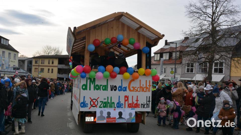 Die FFW Pechofen nahm das Plakat-Wirrwarr aufs Korn. Bild: jr