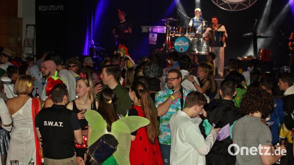 Voll besetzte Tanzfläche beim Lumpenball. Bild: zer