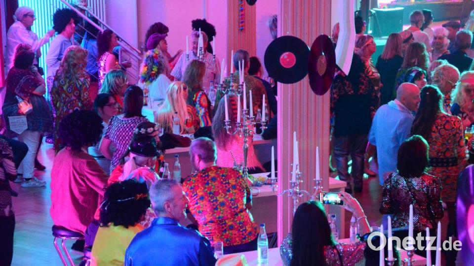 &quot;Glitter &amp; Glamour Party&quot; im Evangelischen Vereinshaus. Bild: Kunz