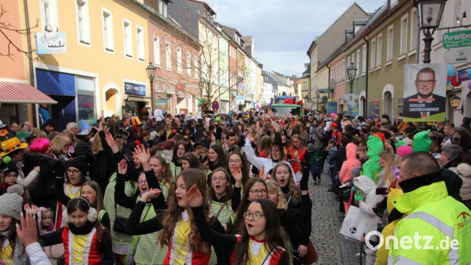 Die Tanzgarden das Rawetzer Faschingsgesellschaften durften beim Faschingszug natürlich nicht fehlen. Bild: kro