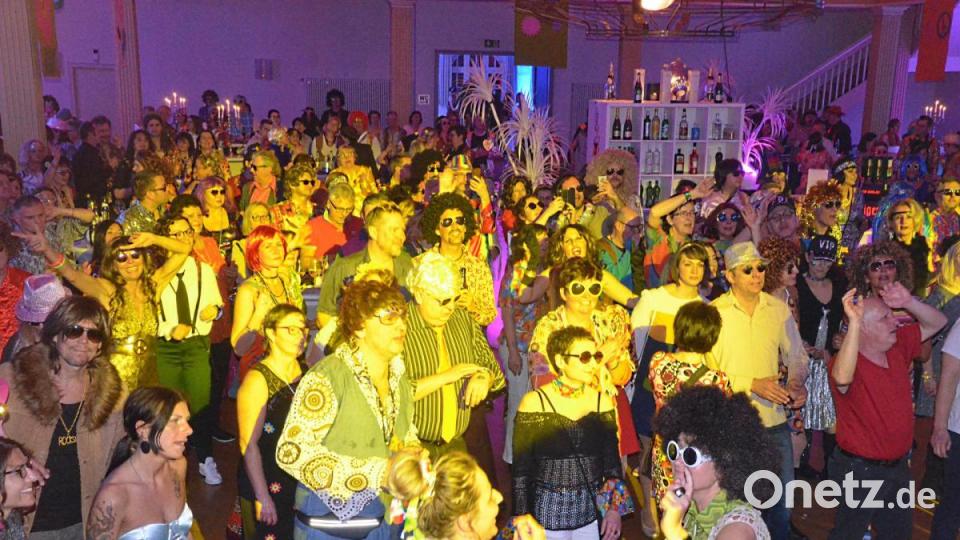 &quot;Glitter &amp; Glamour Party&quot; im Evangelischen Vereinshaus. Bild: Kunz