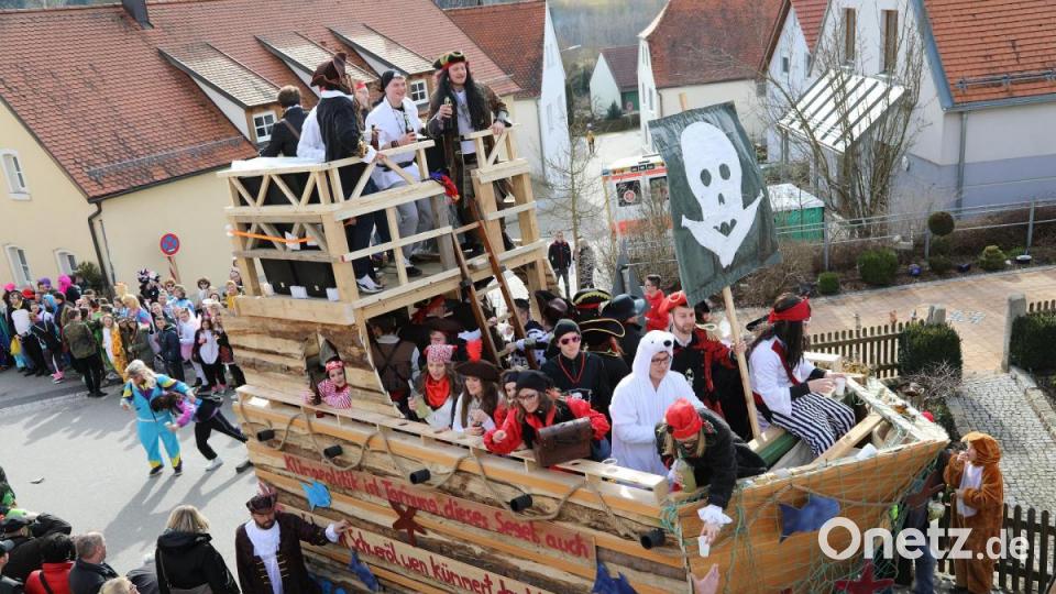 Öko hin, Öko her, so läuft das halt im Schiffsverkehr. Die &quot;Kulzer Bierpiraten&quot; brachten es auf den Punkt. Bild: akp