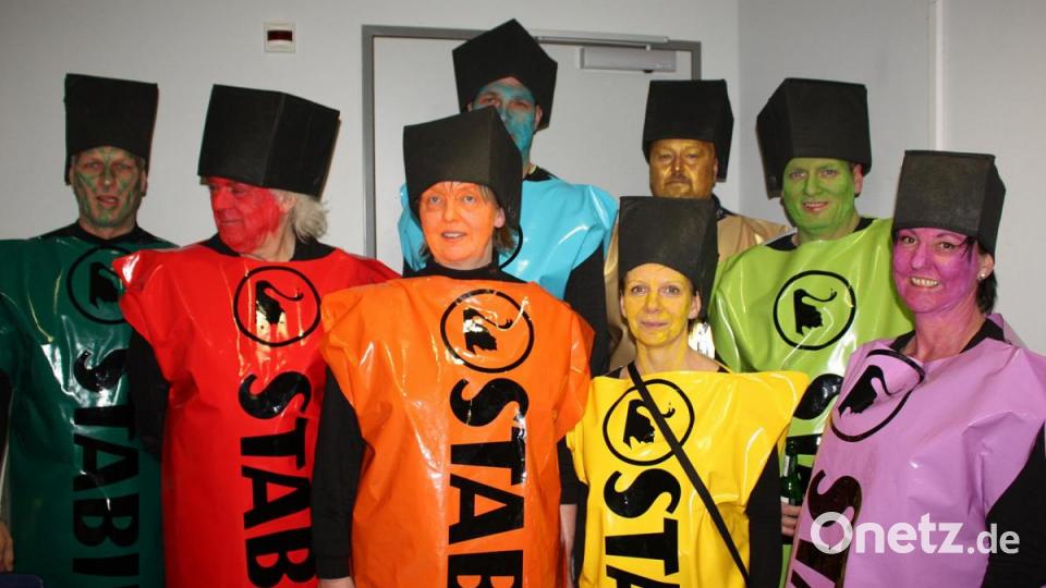 Sieger der Maskenprämierung wurde die Leuchstifte Stabilos, die Eisstockschützen aus Pirk. Bild: zer